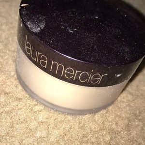 Laura mercier powder